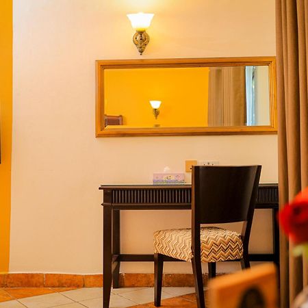 Colosseum Boutique Hotel & Spa Daressalam Exterior foto